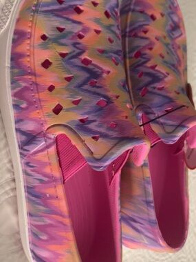 Girls' Slip-On Beachwear Water Shoes in Pink Multicolor